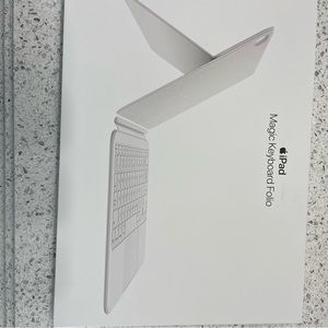 iPad Magic Keyboard Folio